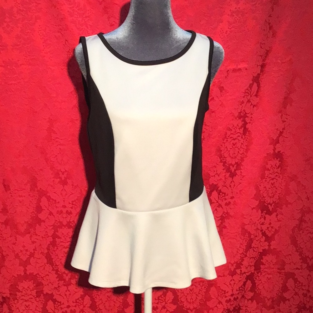 Bisou Bisou scuba knit peplum top size medium